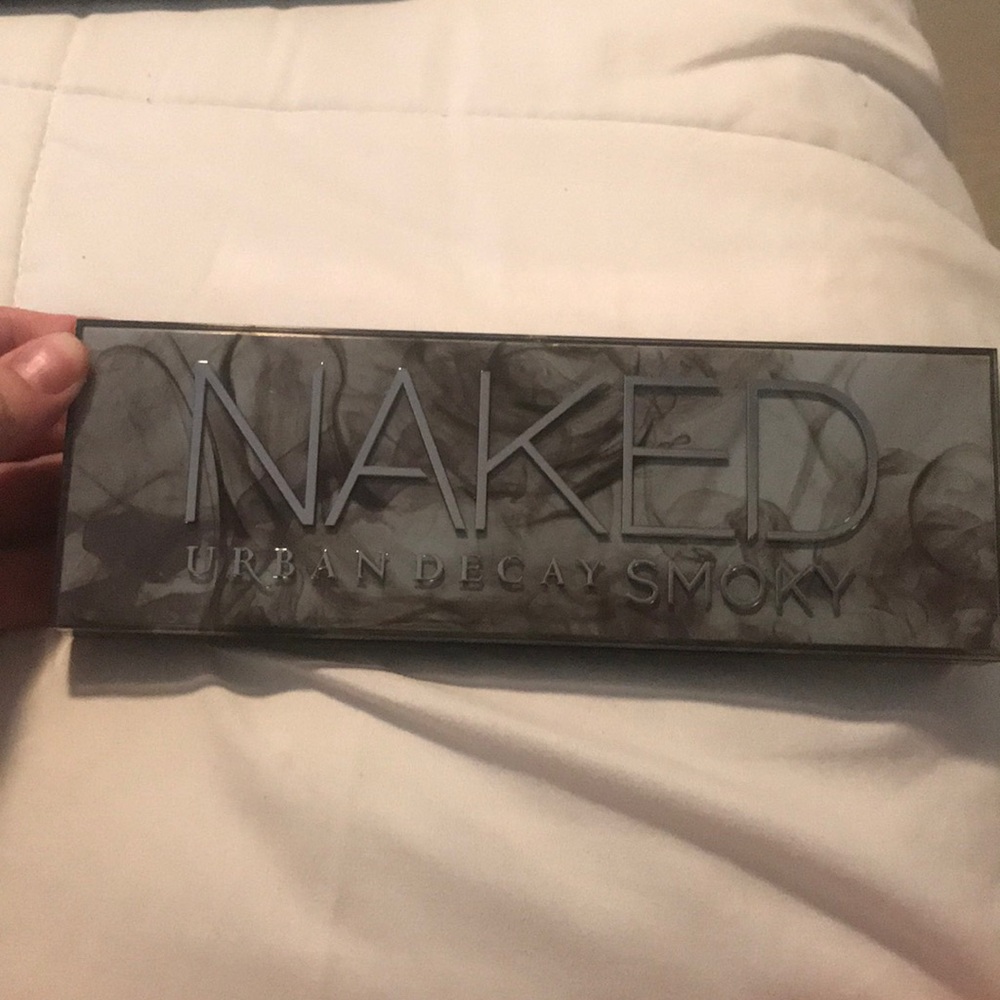 Eye shadow pallet